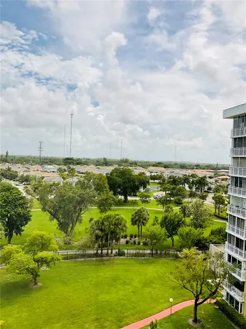 $215,000 | 4400 Hillcrest Drive, Unit 805A, Hollywood, FL 33021