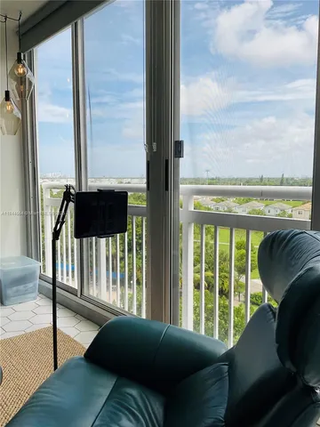 $215,000 | 4400 Hillcrest Drive, Unit 805A, Hollywood, FL 33021