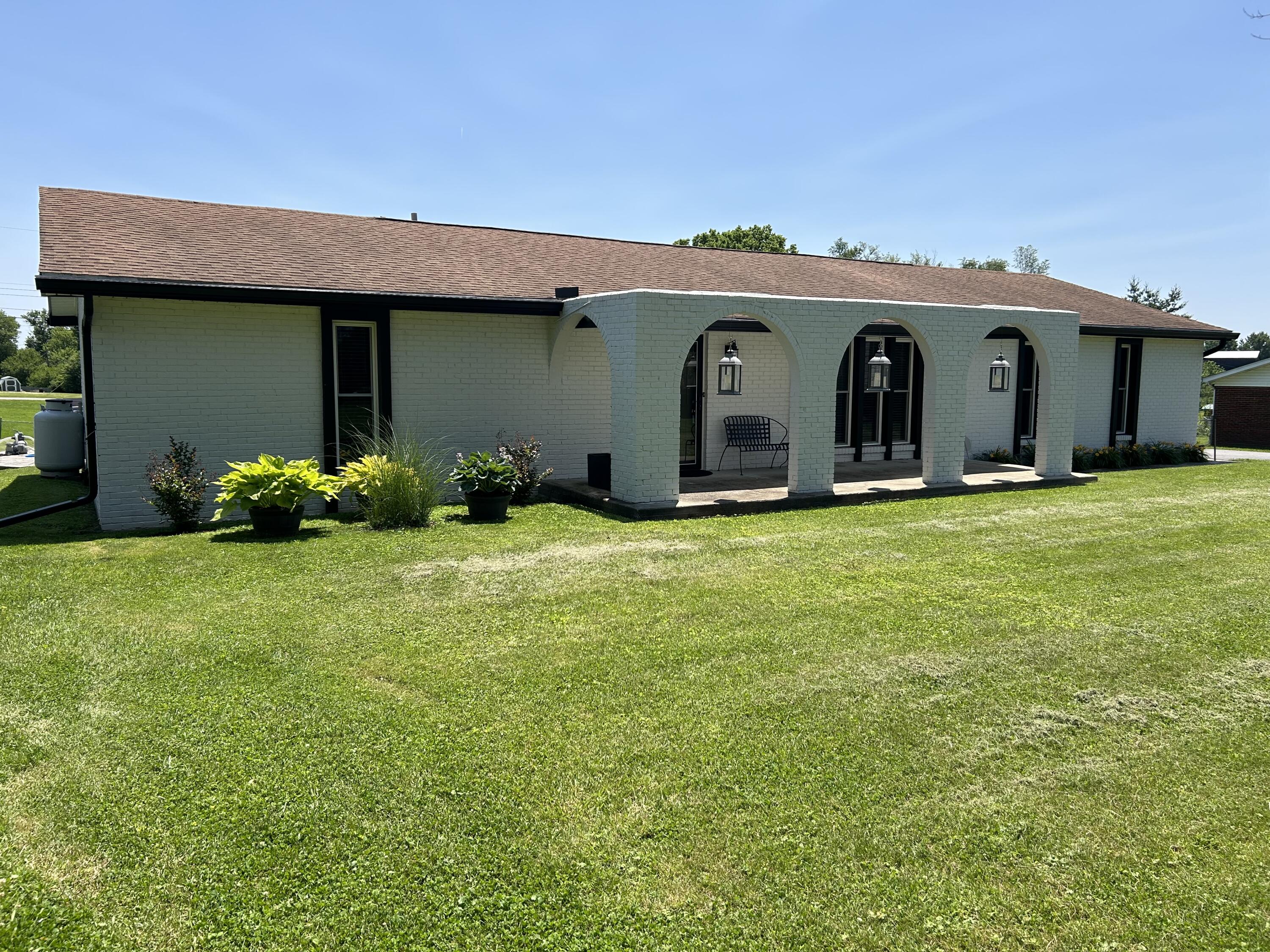 609 Clintonville Road Winchester, KY 40391 - Photo 2 of 28 IMG_1453