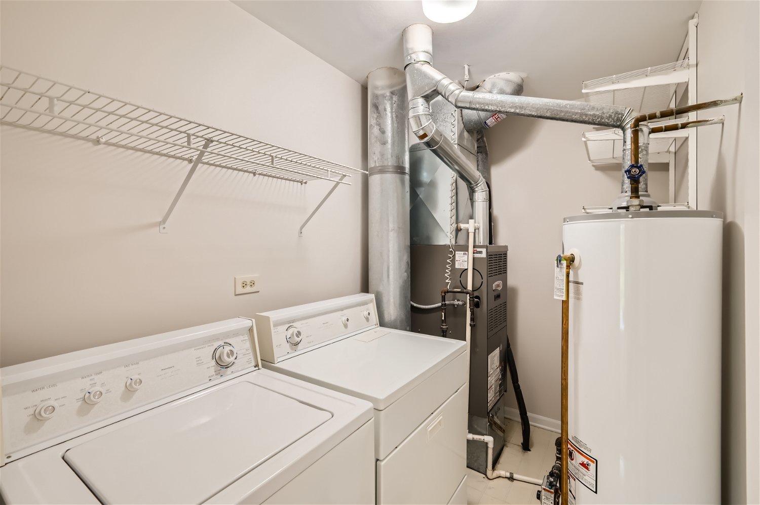 1 Charlotte Circle Elmhurst, IL 60126 - Photo 10 of 11 a utility room with dryer and washer
