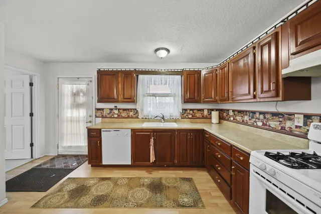 $249,900 | 14581 Glenbeigh Lane, Cement City, MI 49233