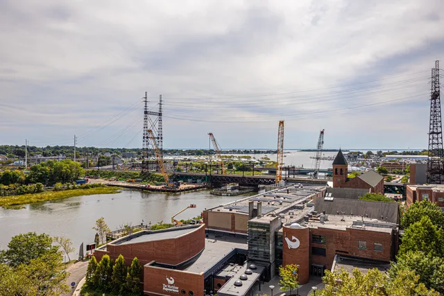 a picture of a city and lake view
