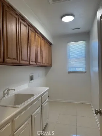 $2,900 | 12336 Osprey Lane, Victorville, CA 92392
