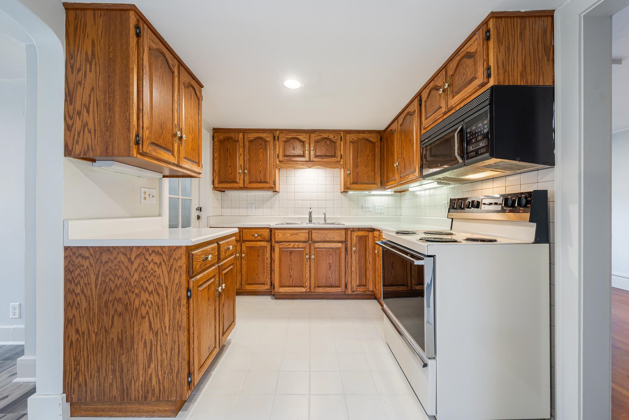 2409 Omro Road Oshkosh, WI 54904 - Photo 7 of 25