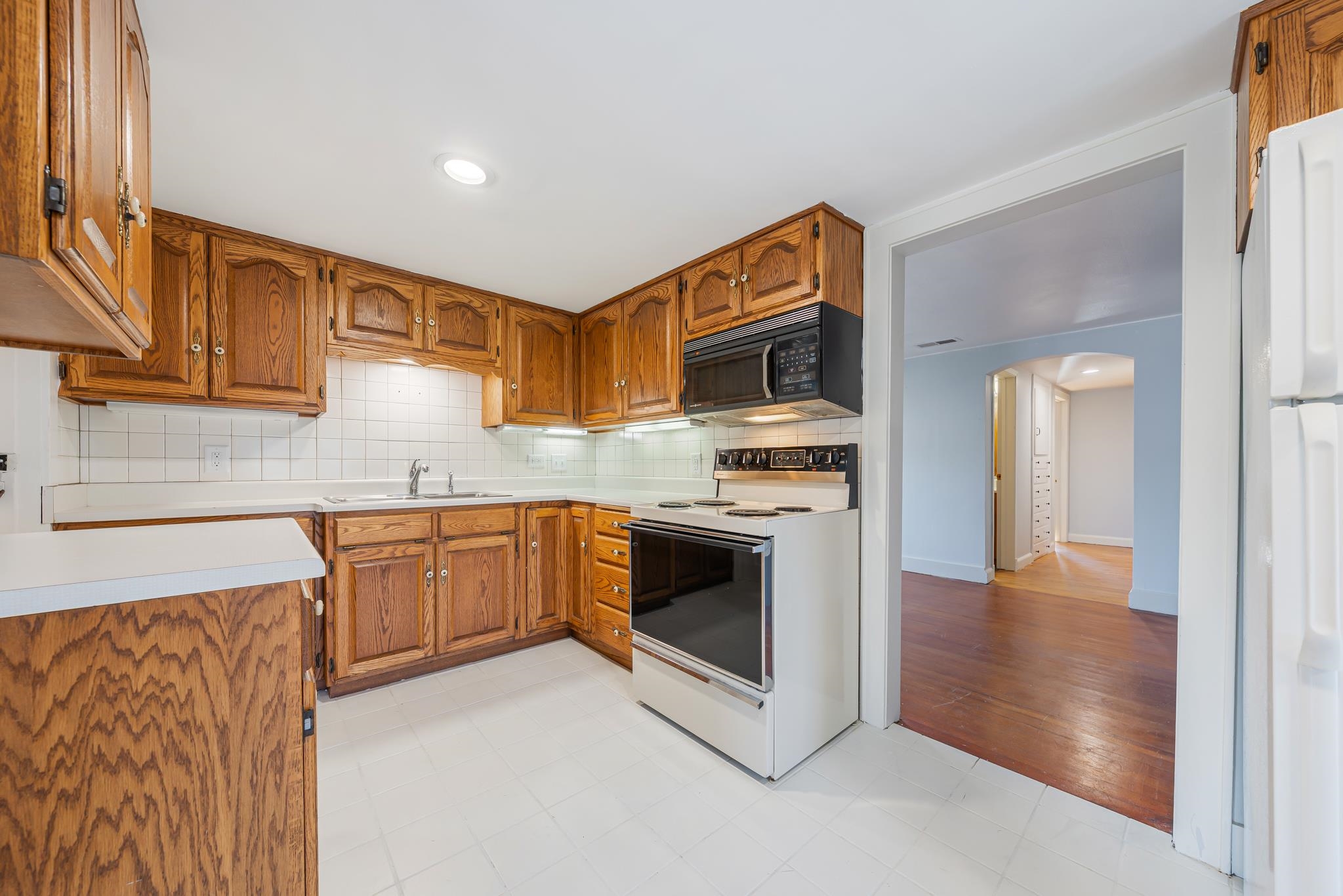 2409 Omro Road Oshkosh, WI 54904 - Photo 9 of 25