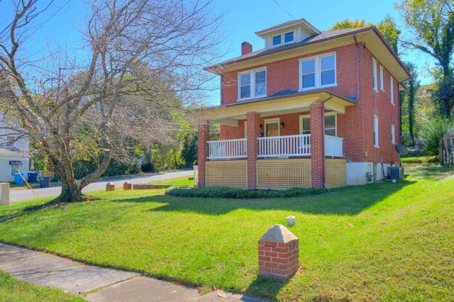 $1,995 | 2502 Alberta Avenue Southwest, Roanoke, VA 24015
