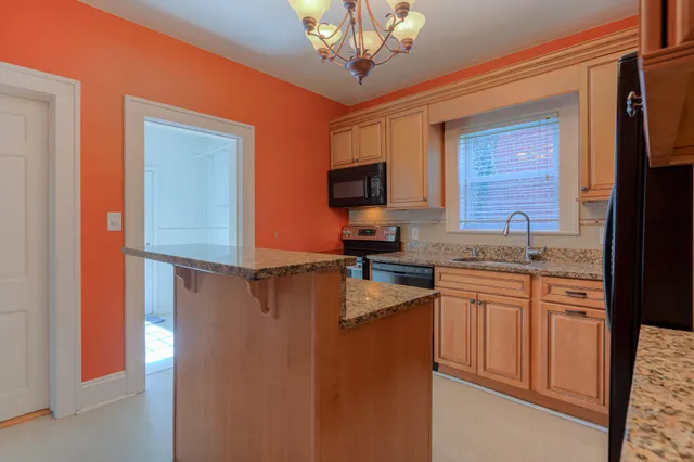 $1,995 | 2502 Alberta Avenue Southwest, Roanoke, VA 24015