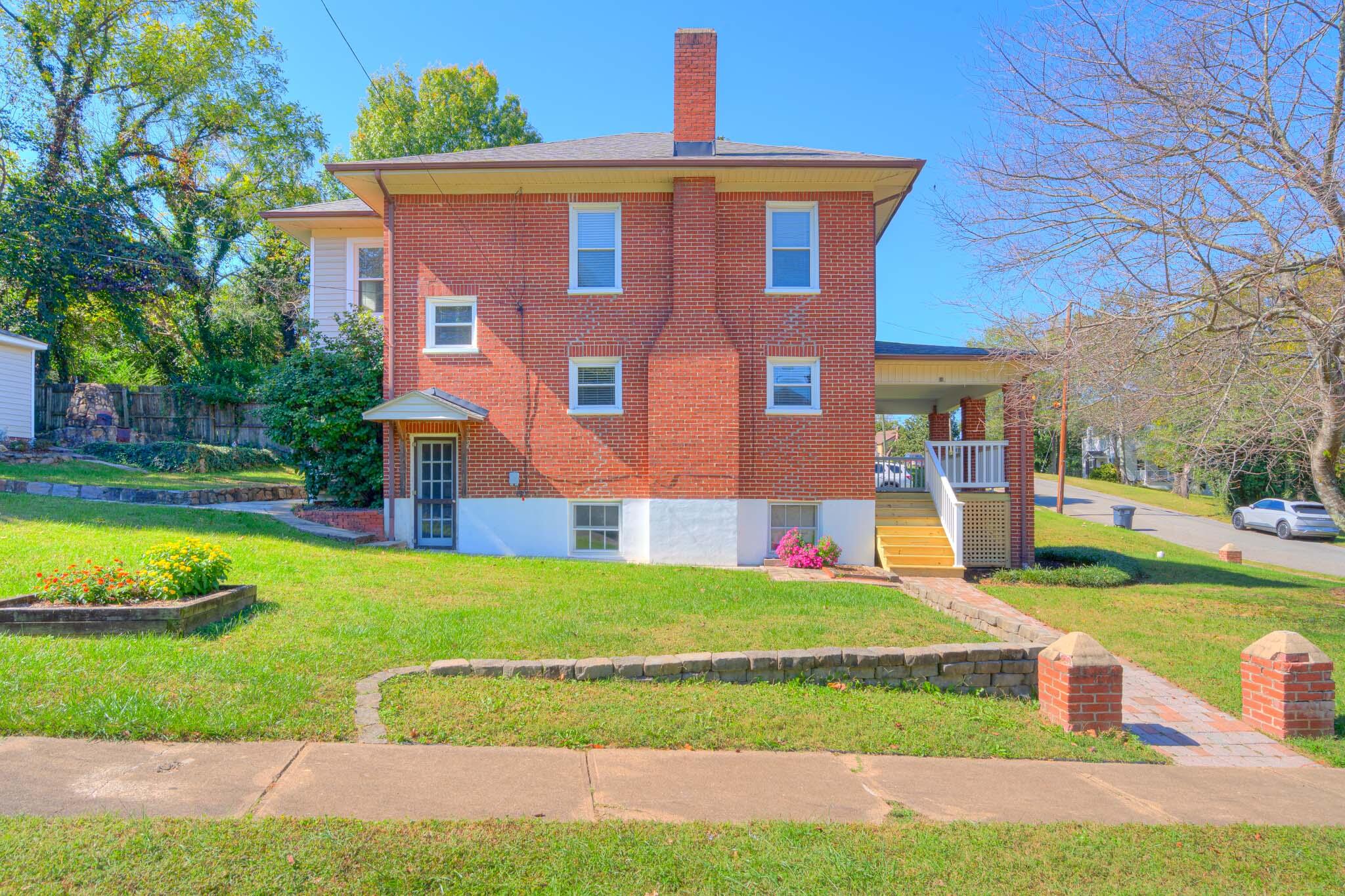 2502 Alberta Avenue Southwest Roanoke, VA 24015 - Photo 5 of 53 2502_Alberta_Web-5