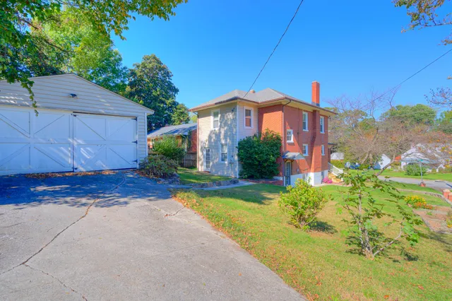 $1,995 | 2502 Alberta Avenue Southwest, Roanoke, VA 24015