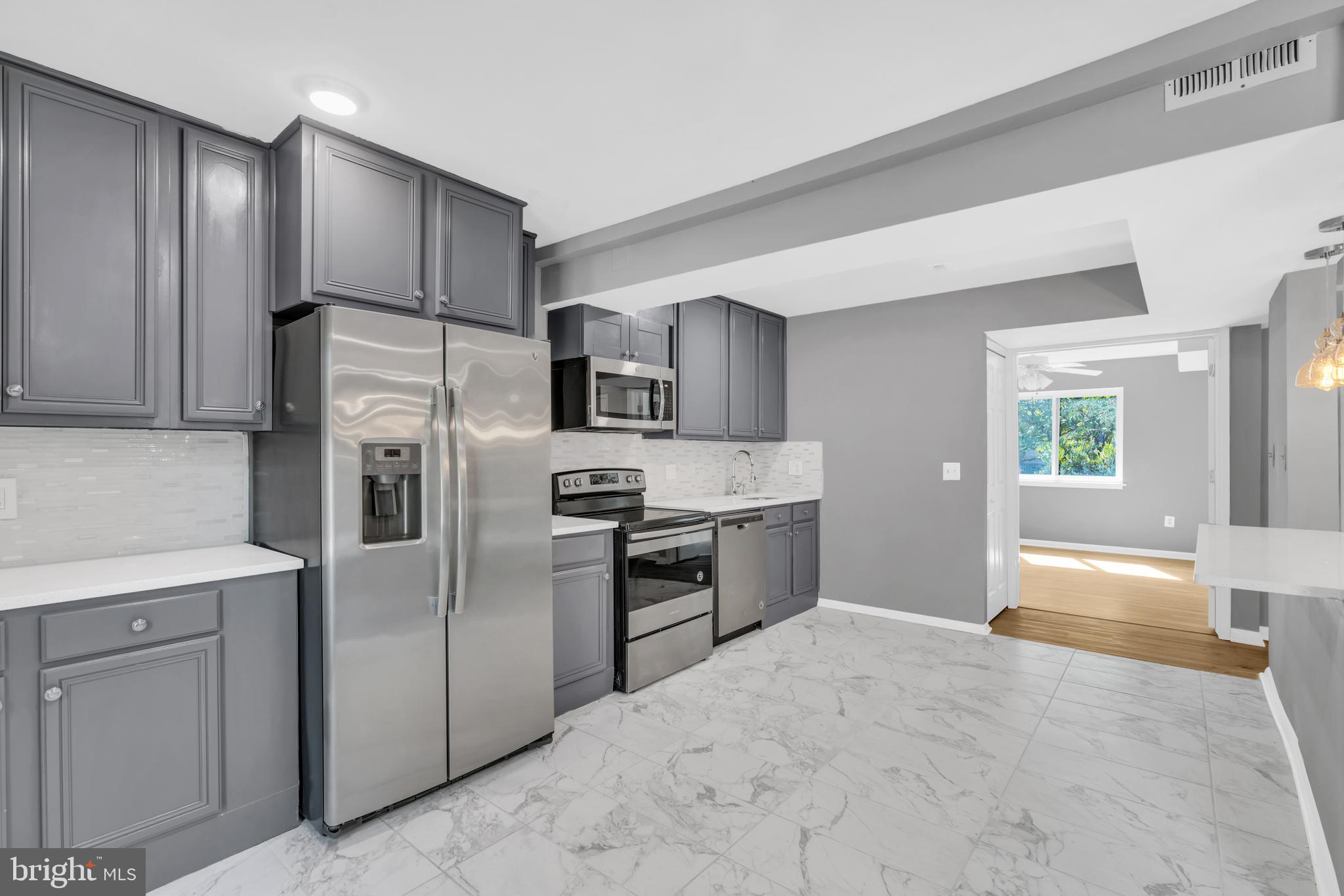 1794 Ivy Oak Square Reston, VA 20190 - Photo 12 of 30 Stunning & Cozy Open Concept Family Room!