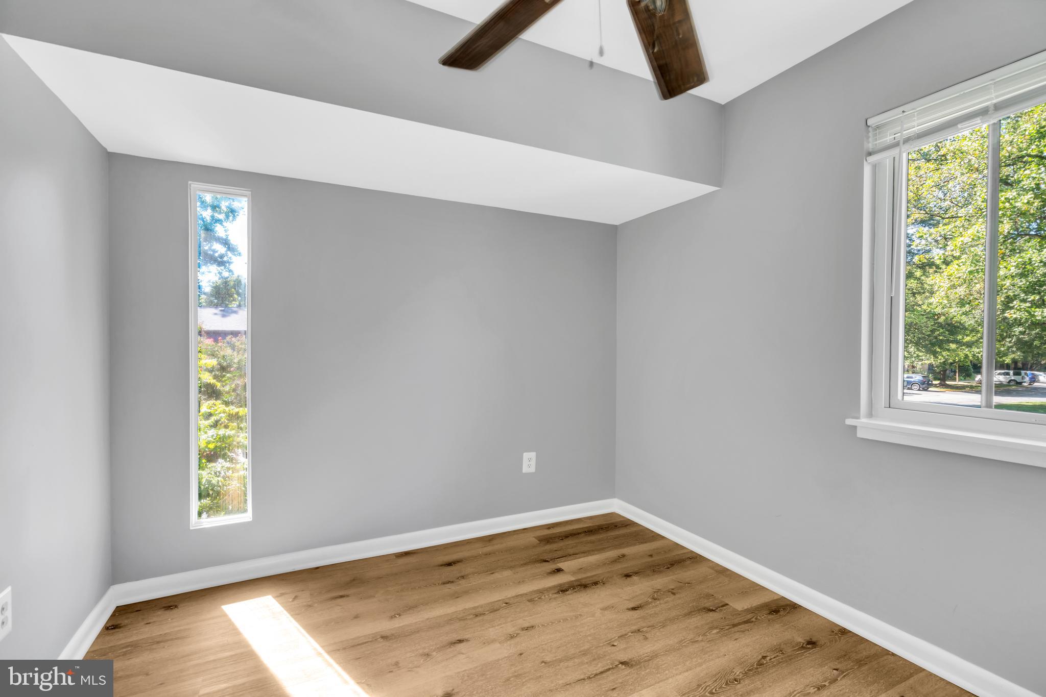 1794 Ivy Oak Square Reston, VA 20190 - Photo 28 of 30 Spacious Bedroom #3 with Tree Views!