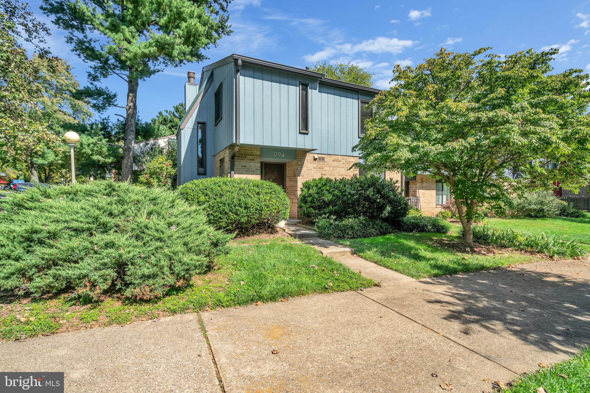 1794 Ivy Oak Square Reston, VA 20190 - Photo 3 of 30 Front of Home with Curb Appeal!