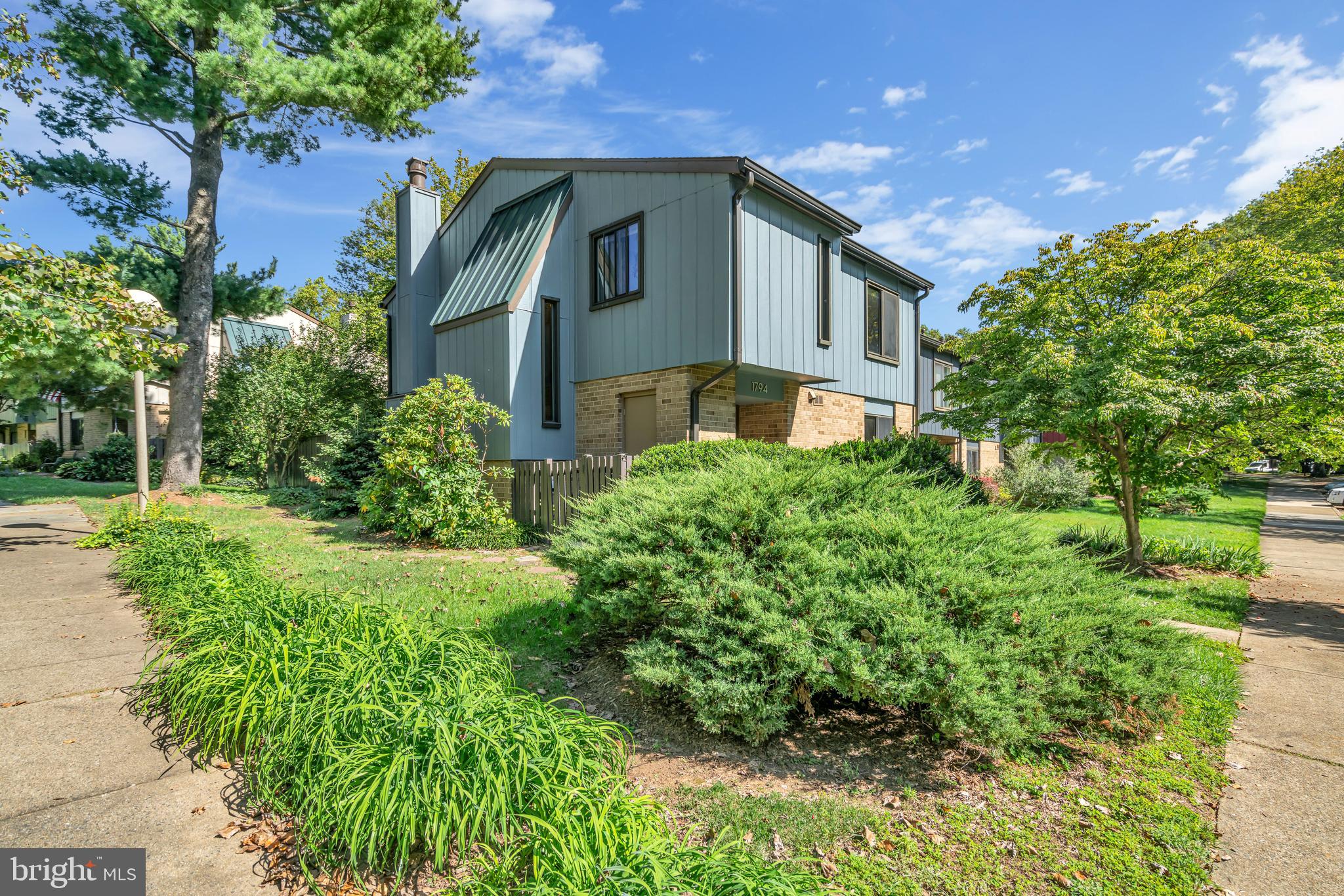1794 Ivy Oak Square Reston, VA 20190 - Photo 4 of 30 Front of Home with Curb Appeal!