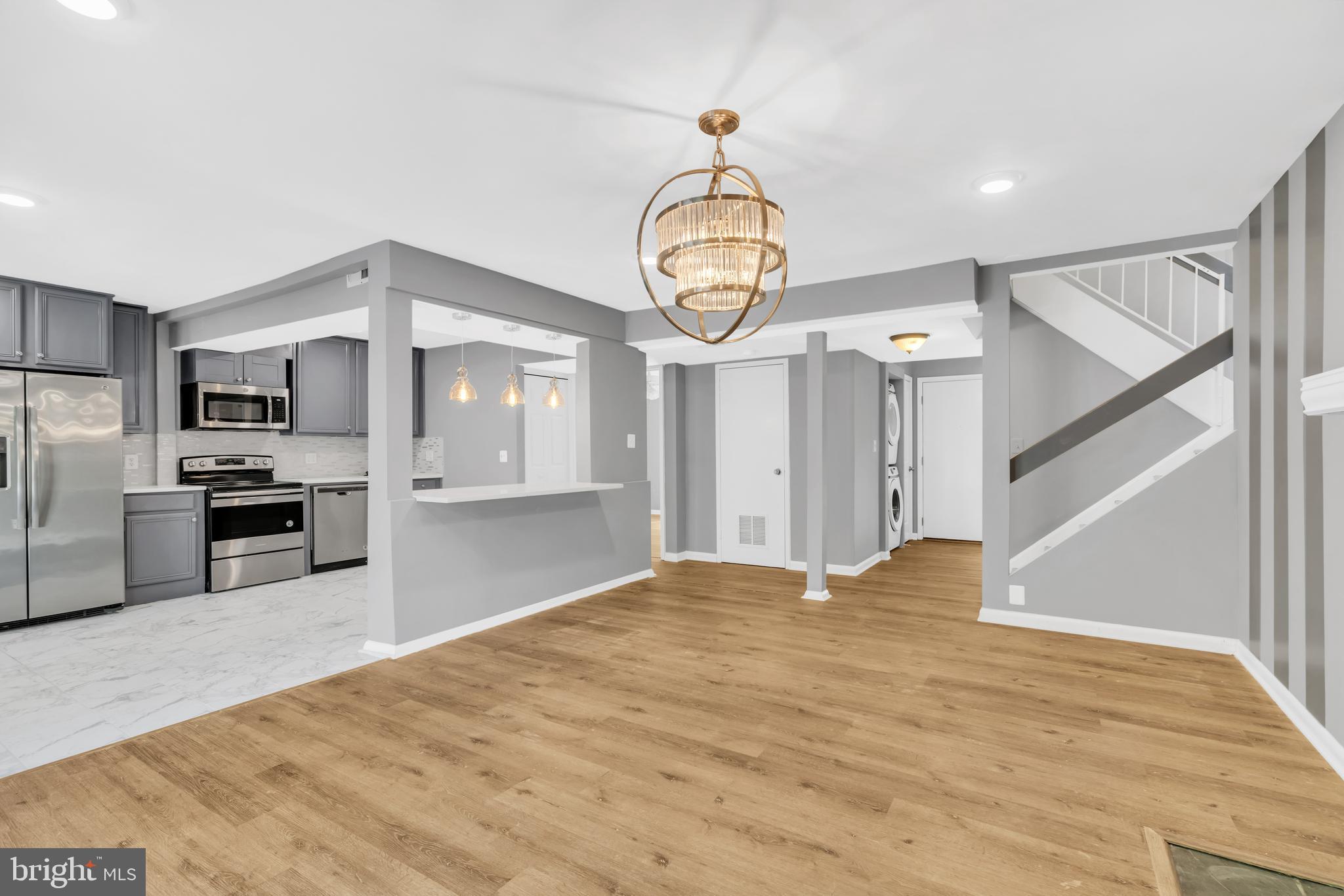 1794 Ivy Oak Square Reston, VA 20190 - Photo 6 of 30 Stunning & Cozy Open Concept Family Room!
