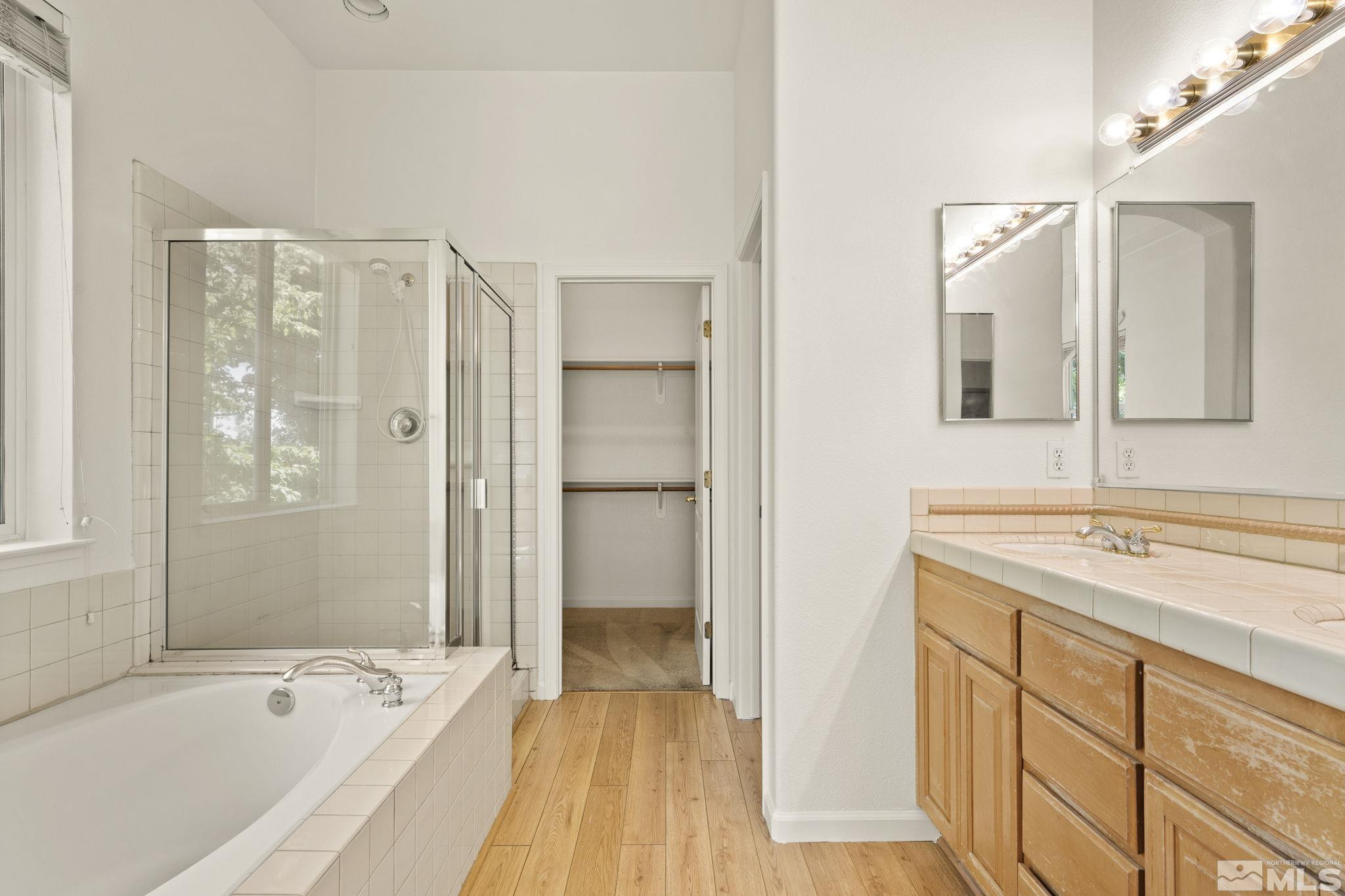 1442 Wessex Circle Reno, NV 89503 - Photo 18 of 32 a bathroom with a tub sink and mirror
