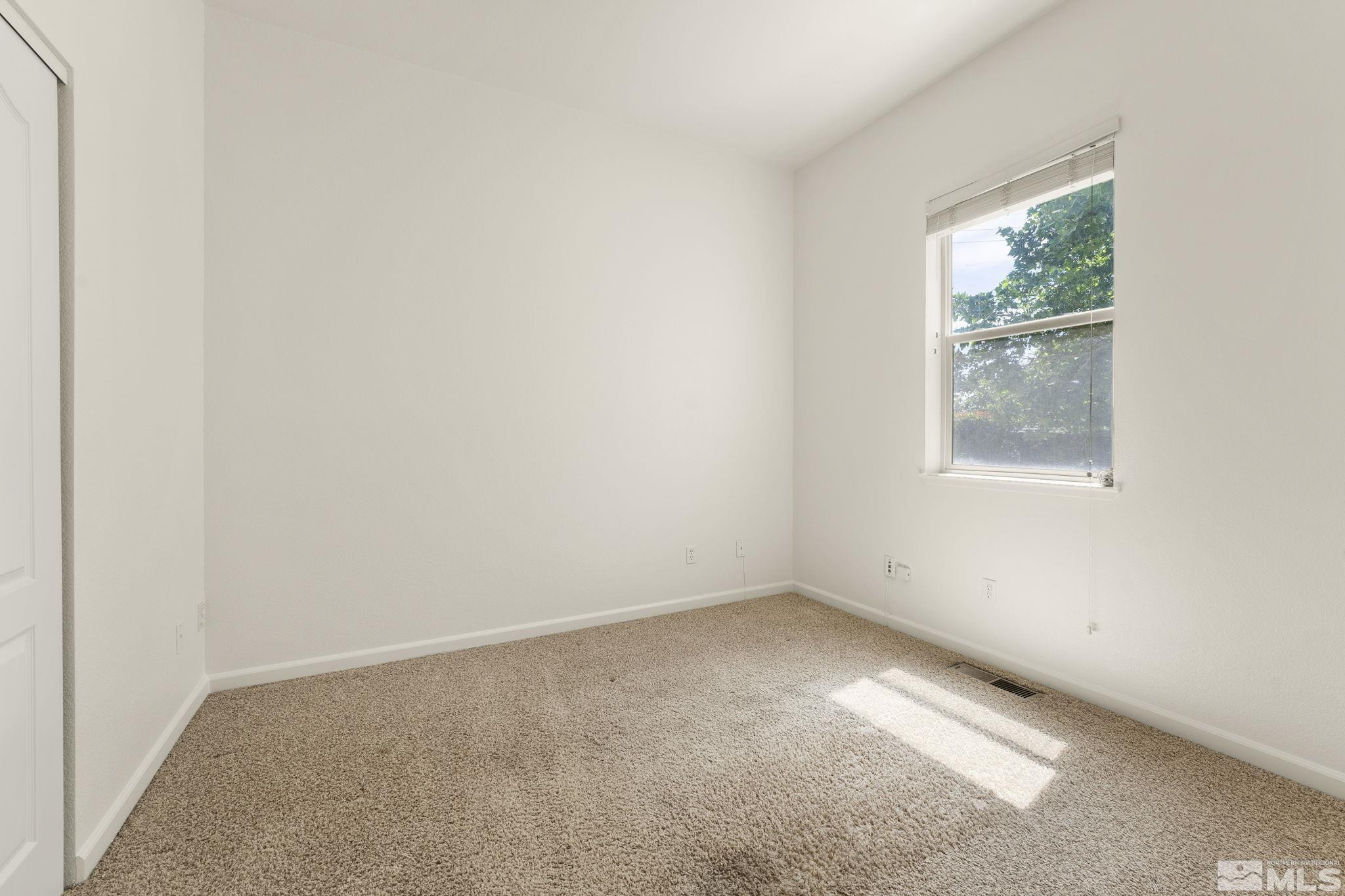 1442 Wessex Circle Reno, NV 89503 - Photo 20 of 32 an empty room with windows