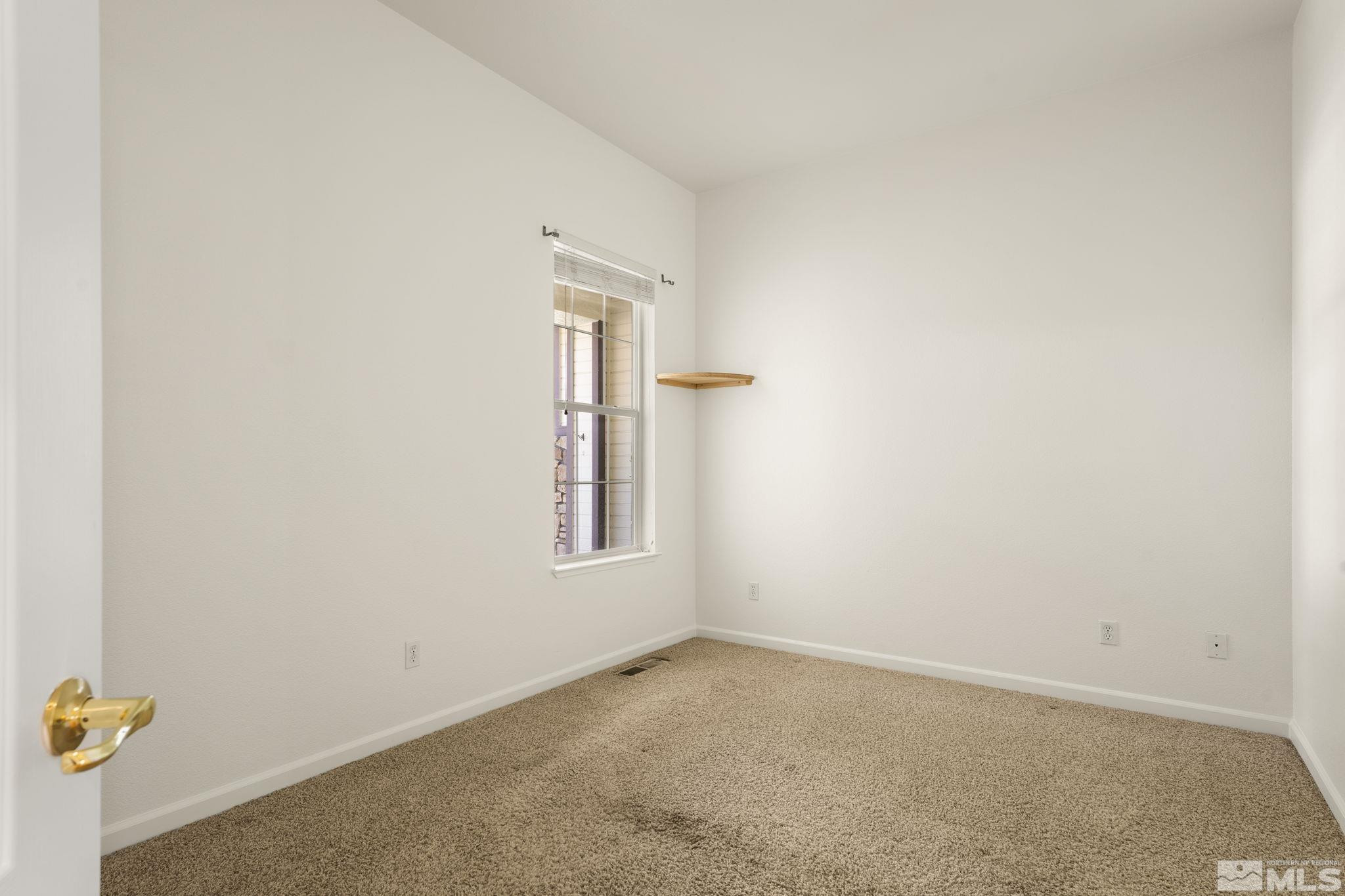 1442 Wessex Circle Reno, NV 89503 - Photo 22 of 32 an empty room with windows