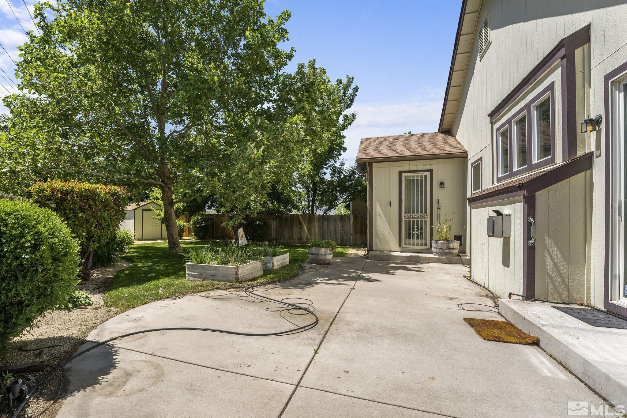 1442 Wessex Circle Reno, NV 89503 - Photo 29 of 32 a view of a out door of the house