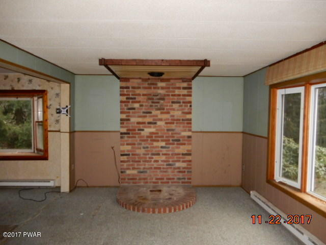 9 Chipmunk Trail Hawley, PA 18428 - Photo 4 of 12