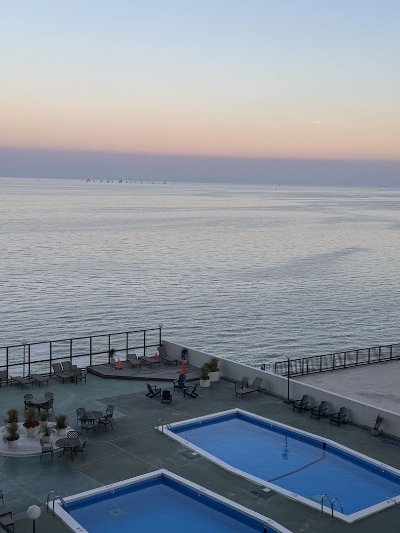6033 North Sheridan Road, Unit 8E Chicago, IL 60660 - Photo 25 of 31 a view of a terrace with lawn chairs