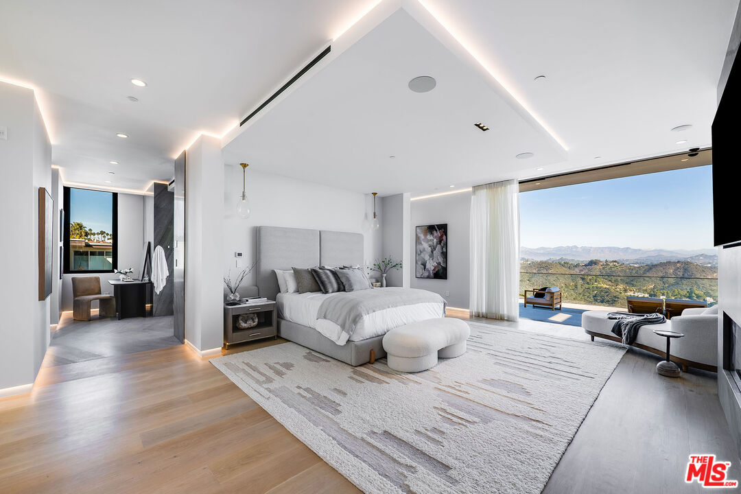 2078 Stradella Road Los Angeles, CA 90077 - Photo 14 of 37 a large bedroom with a large bed and furniture