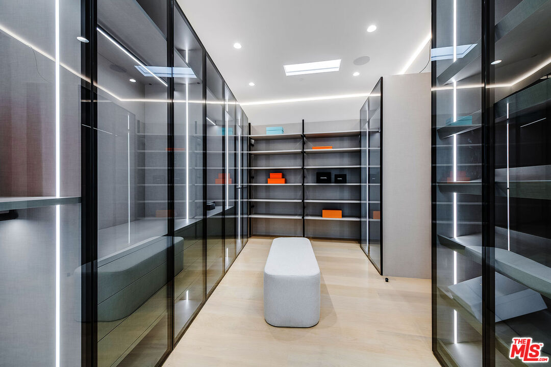 2078 Stradella Road Los Angeles, CA 90077 - Photo 17 of 37