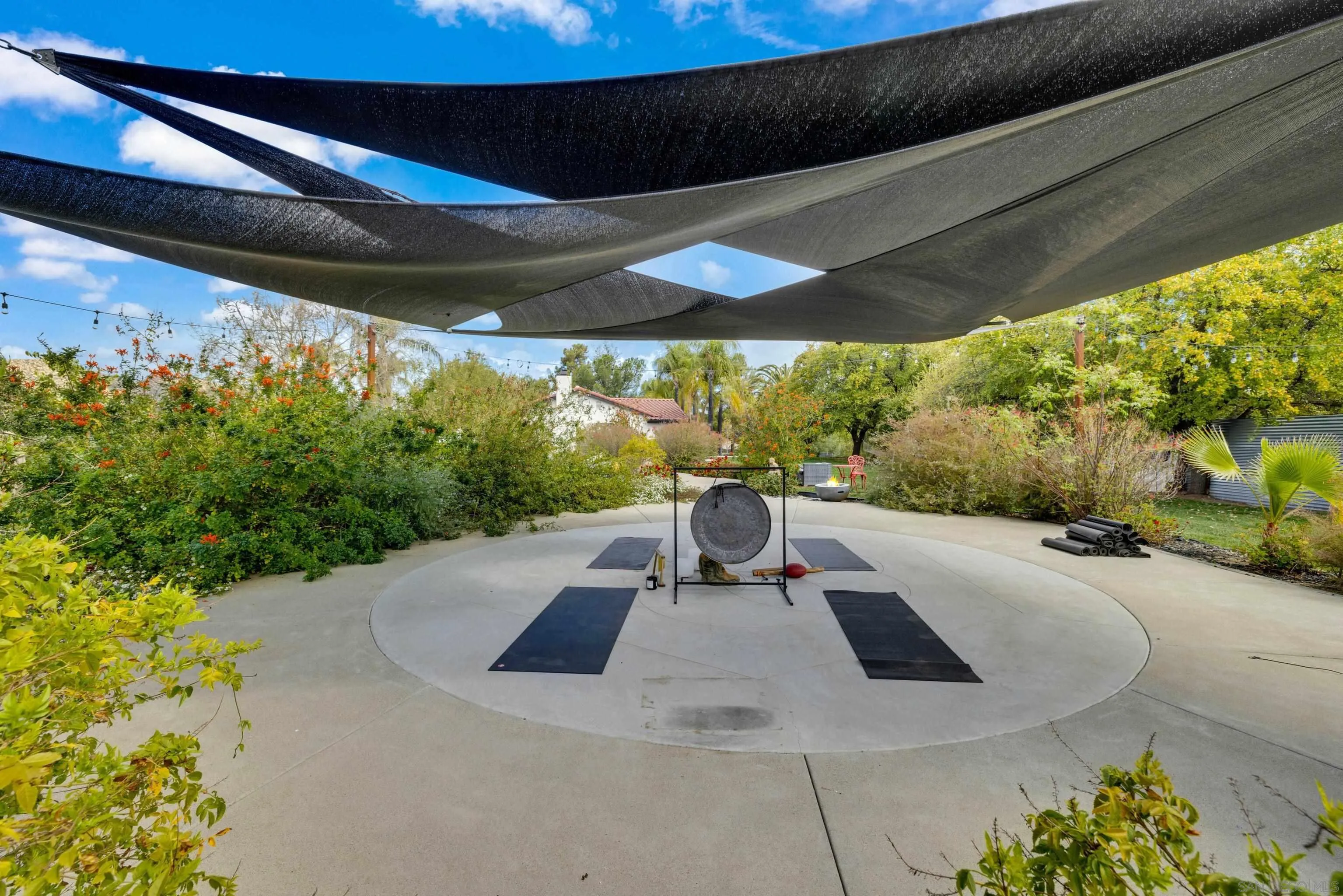37389 Ave Chapala Temecula, CA 92592 - Photo 40 of 68 a outdoor view with a sitting space