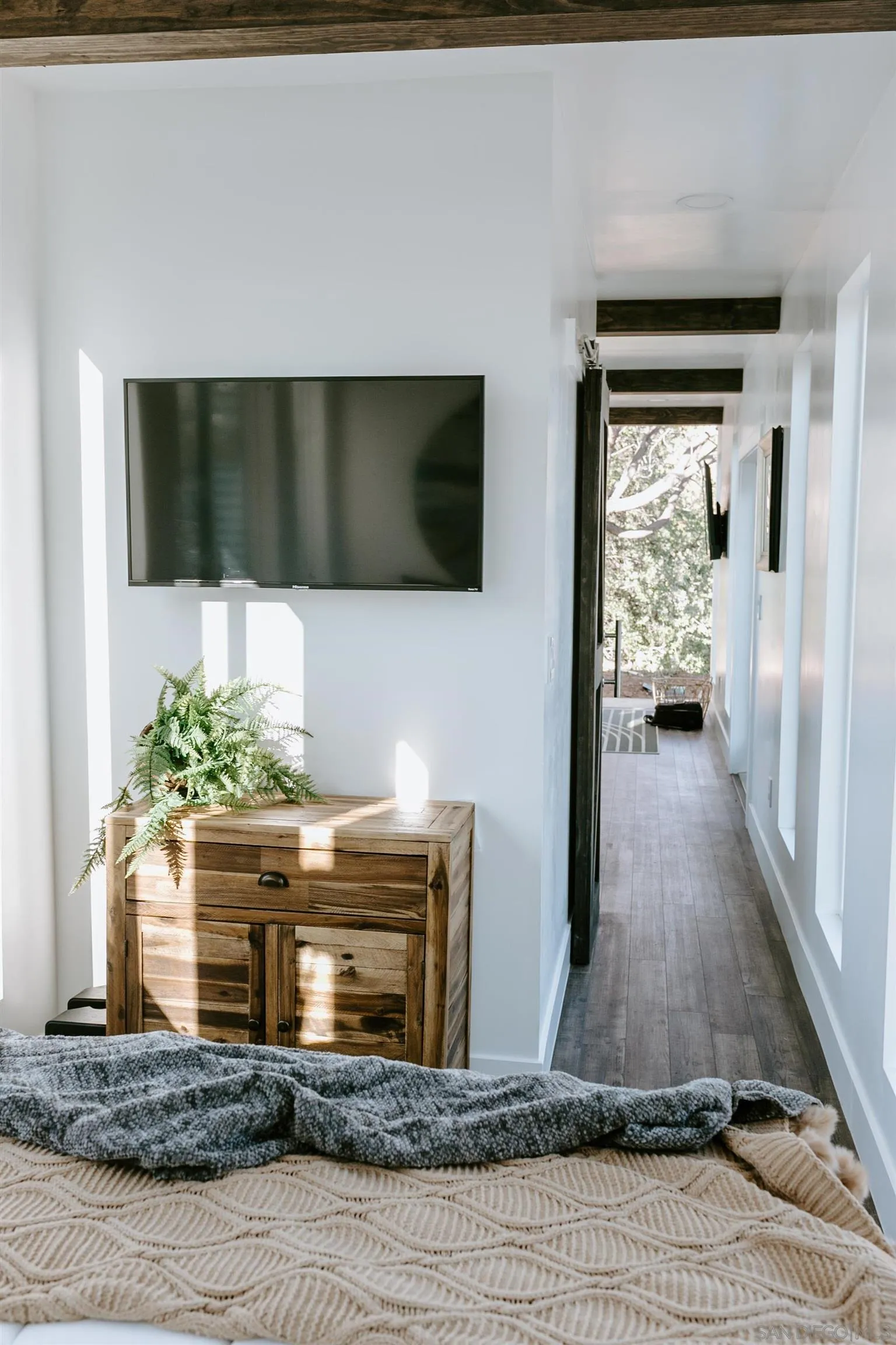 37389 Ave Chapala Temecula, CA 92592 - Photo 67 of 68 a view of living room with furniture and a potted plant