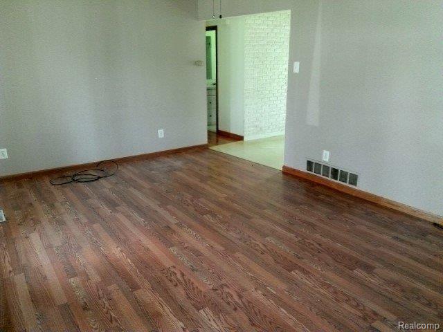 29349 Schoenherr Road Warren, MI 48088 - Photo 4 of 11 picture074.jpg