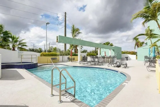 $5,000 | 185 Northeast 4th Avenue, Unit 210, Delray Beach, FL 33483