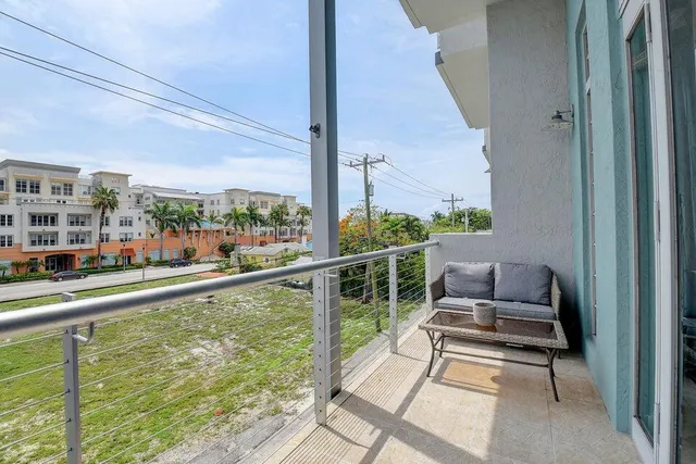 $5,000 | 185 Northeast 4th Avenue, Unit 210, Delray Beach, FL 33483