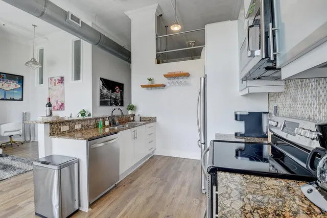 $5,000 | 185 Northeast 4th Avenue, Unit 210, Delray Beach, FL 33483