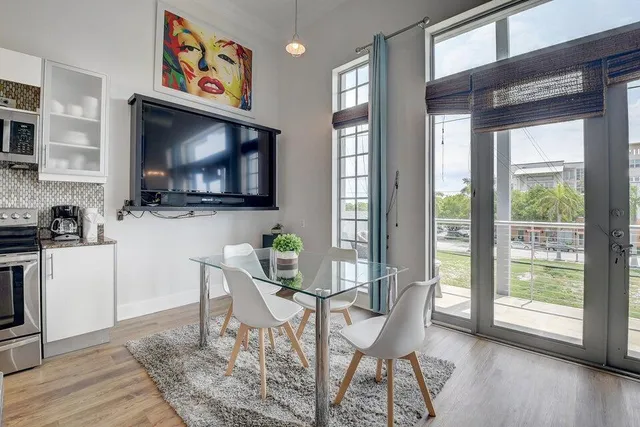 $5,000 | 185 Northeast 4th Avenue, Unit 210, Delray Beach, FL 33483