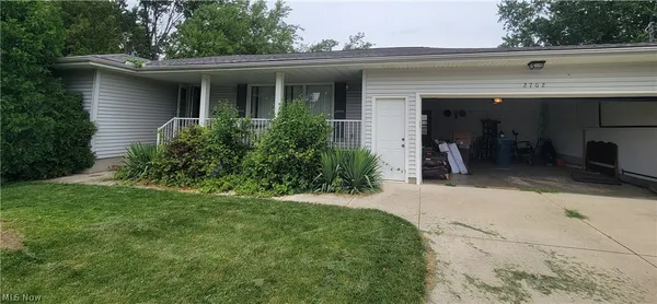 $195,900 | 2702 Idlewood Place, Lorain, OH 44052
