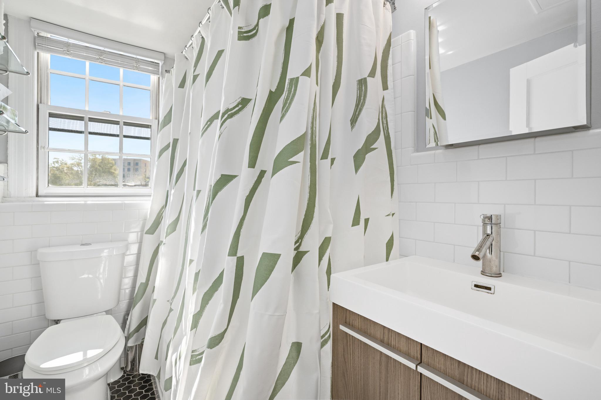 2032 Belmont Road Northwest, Unit 630 Washington, DC 20009 - Photo 7 of 21