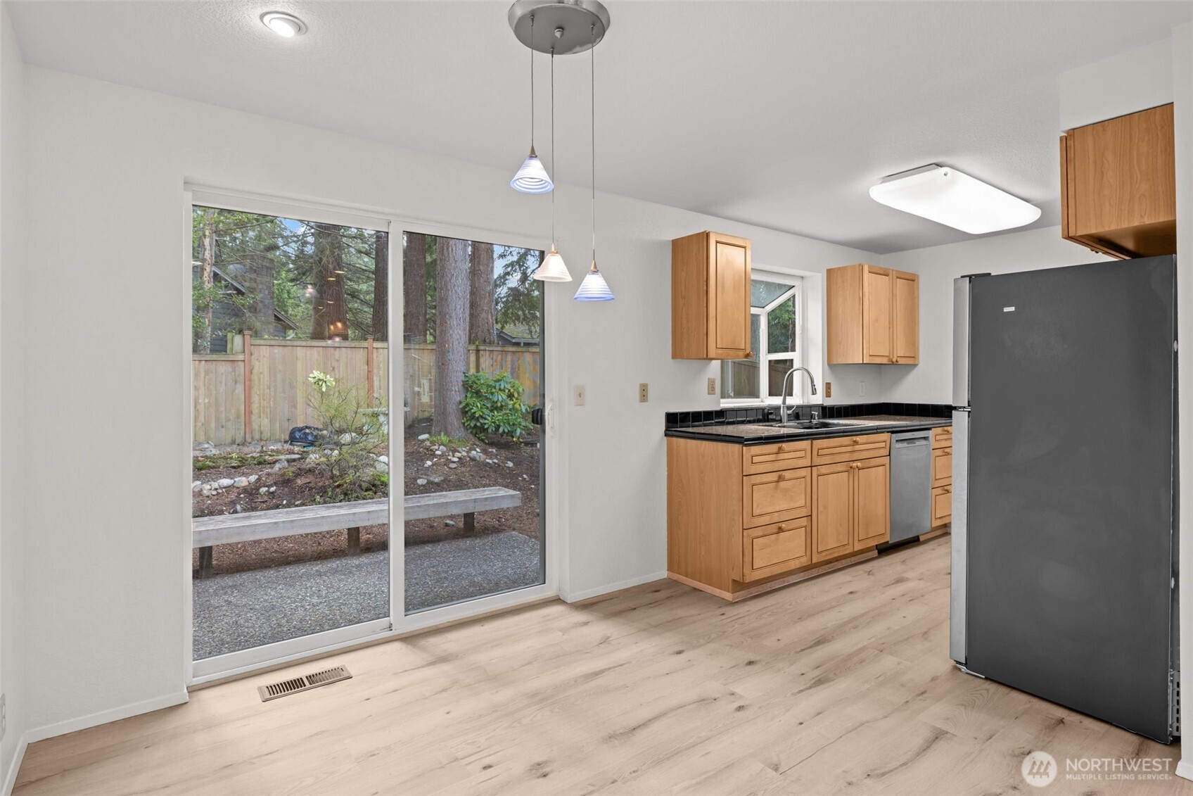 5716 145th Street Southwest Edmonds, WA 98026 - Photo 12 of 29 Gallery Image 12