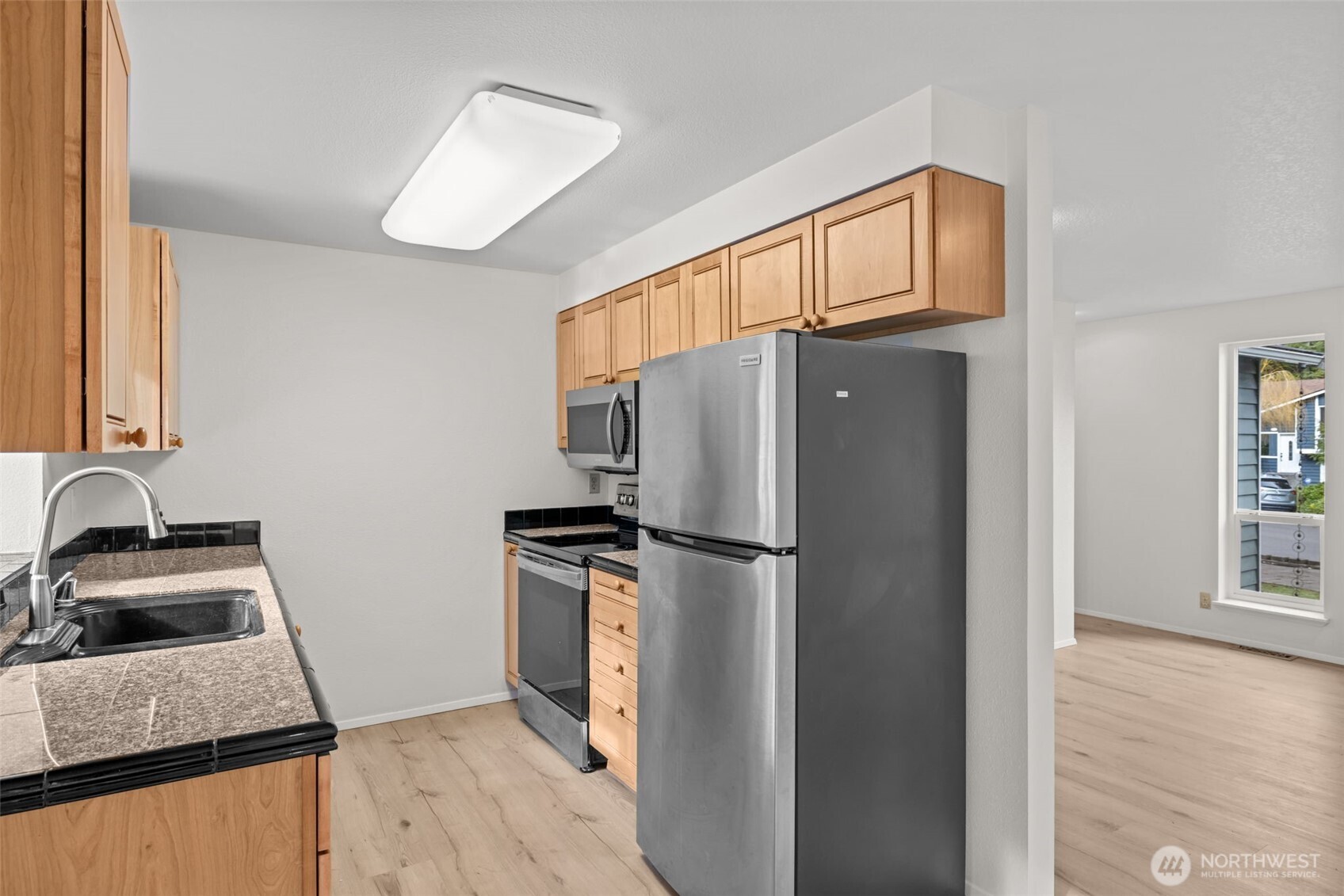 5716 145th Street Southwest Edmonds, WA 98026 - Photo 14 of 29 Gallery Image 14