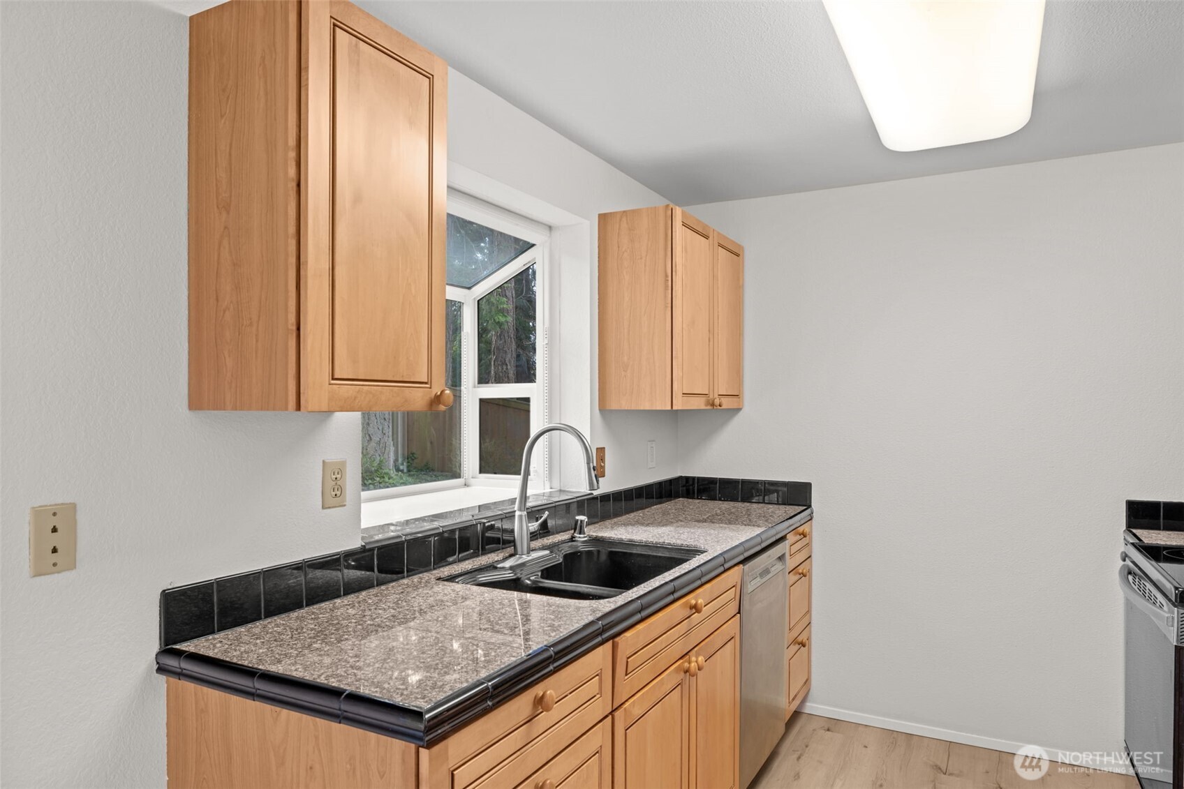 5716 145th Street Southwest Edmonds, WA 98026 - Photo 15 of 29 Gallery Image 15