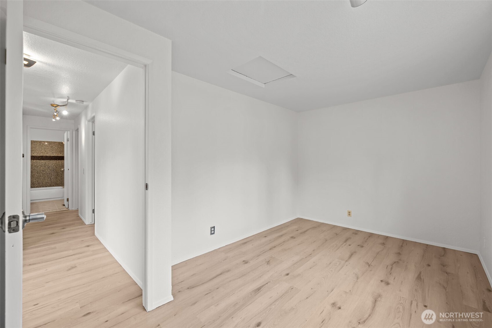 5716 145th Street Southwest Edmonds, WA 98026 - Photo 18 of 29 Gallery Image 18