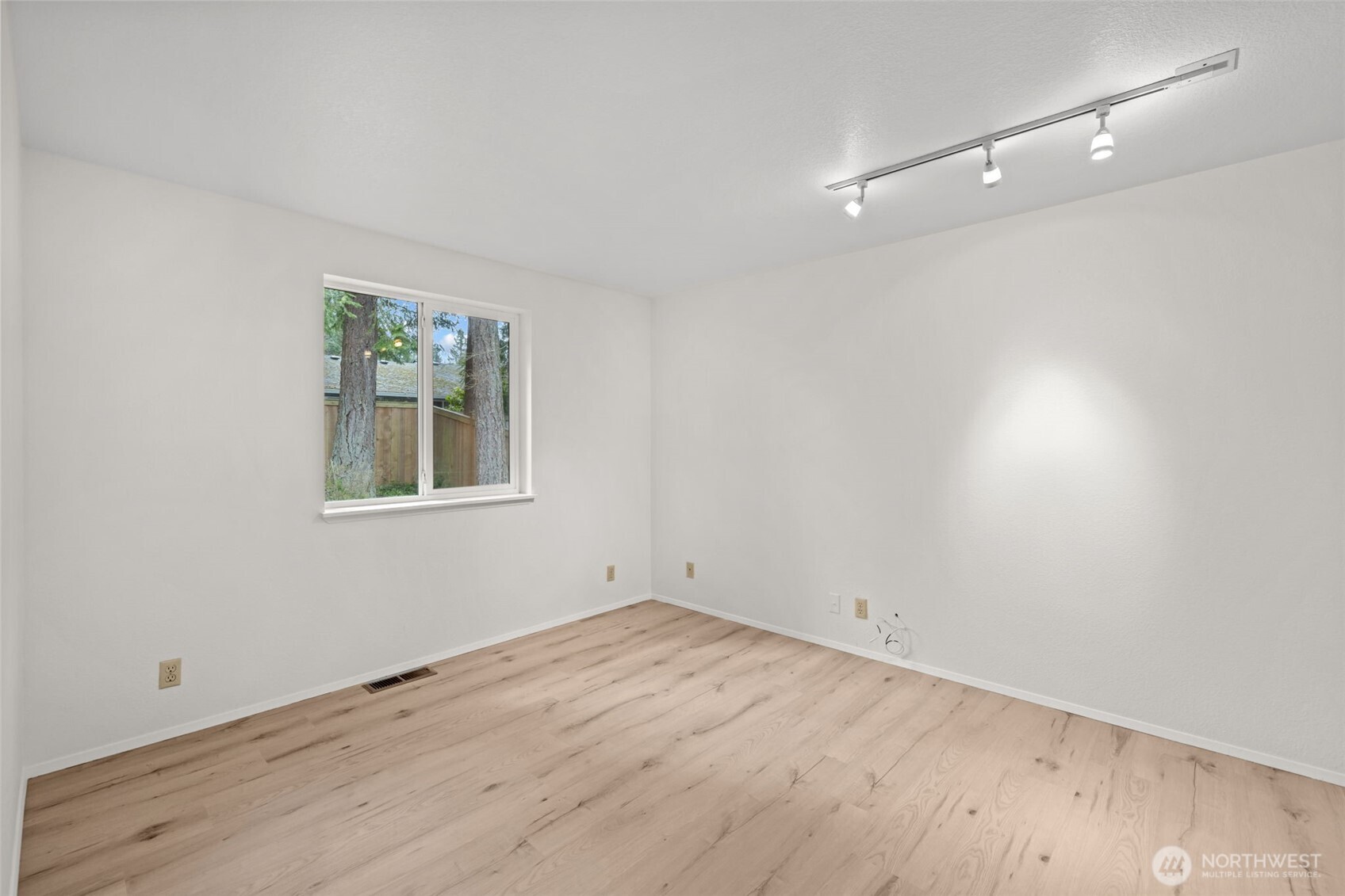 5716 145th Street Southwest Edmonds, WA 98026 - Photo 20 of 29 Gallery Image 20