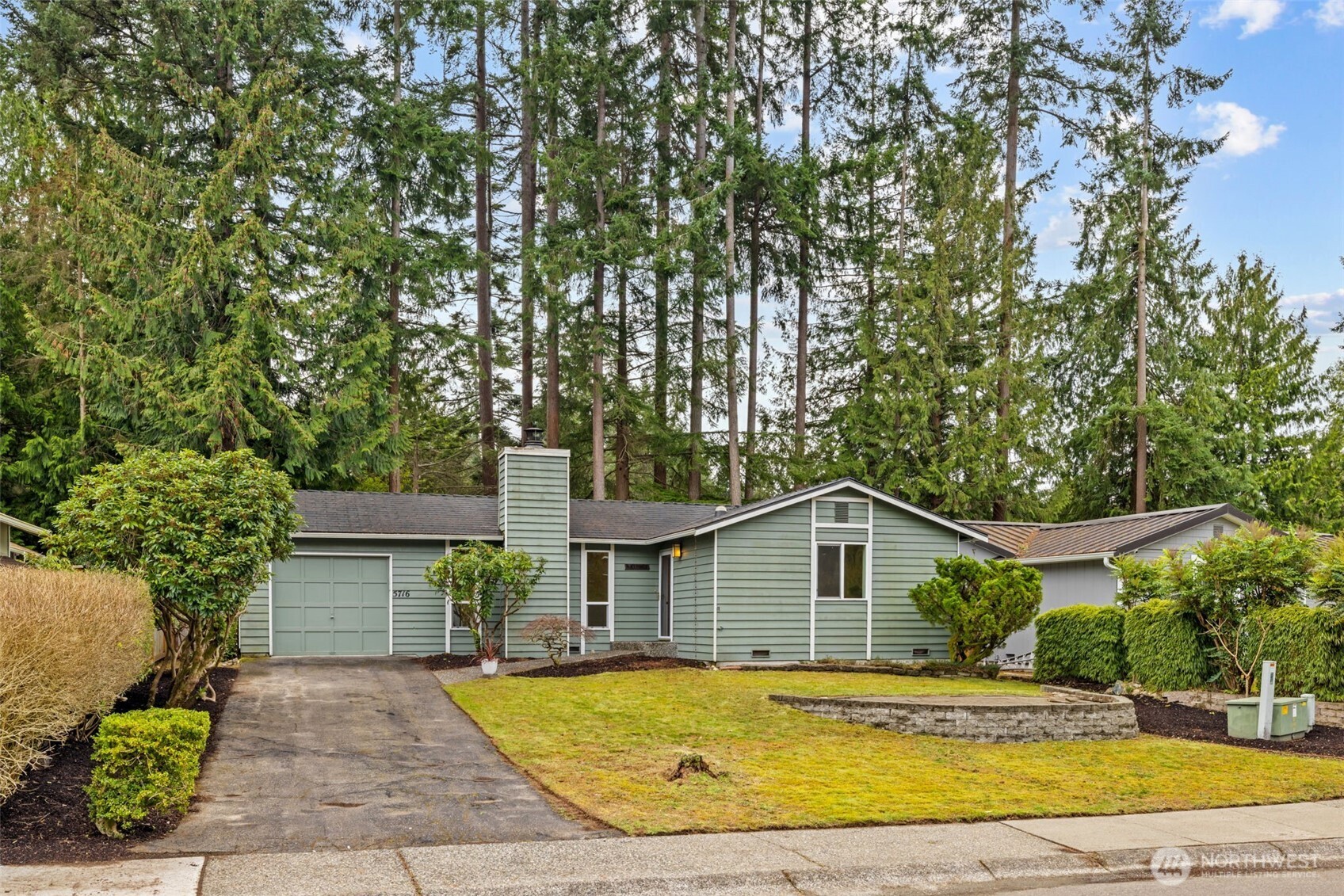 5716 145th Street Southwest Edmonds, WA 98026 - Photo 4 of 29 Gallery Image 4