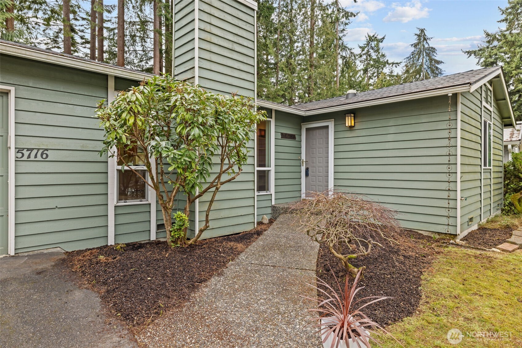 5716 145th Street Southwest Edmonds, WA 98026 - Photo 5 of 29 Gallery Image 5