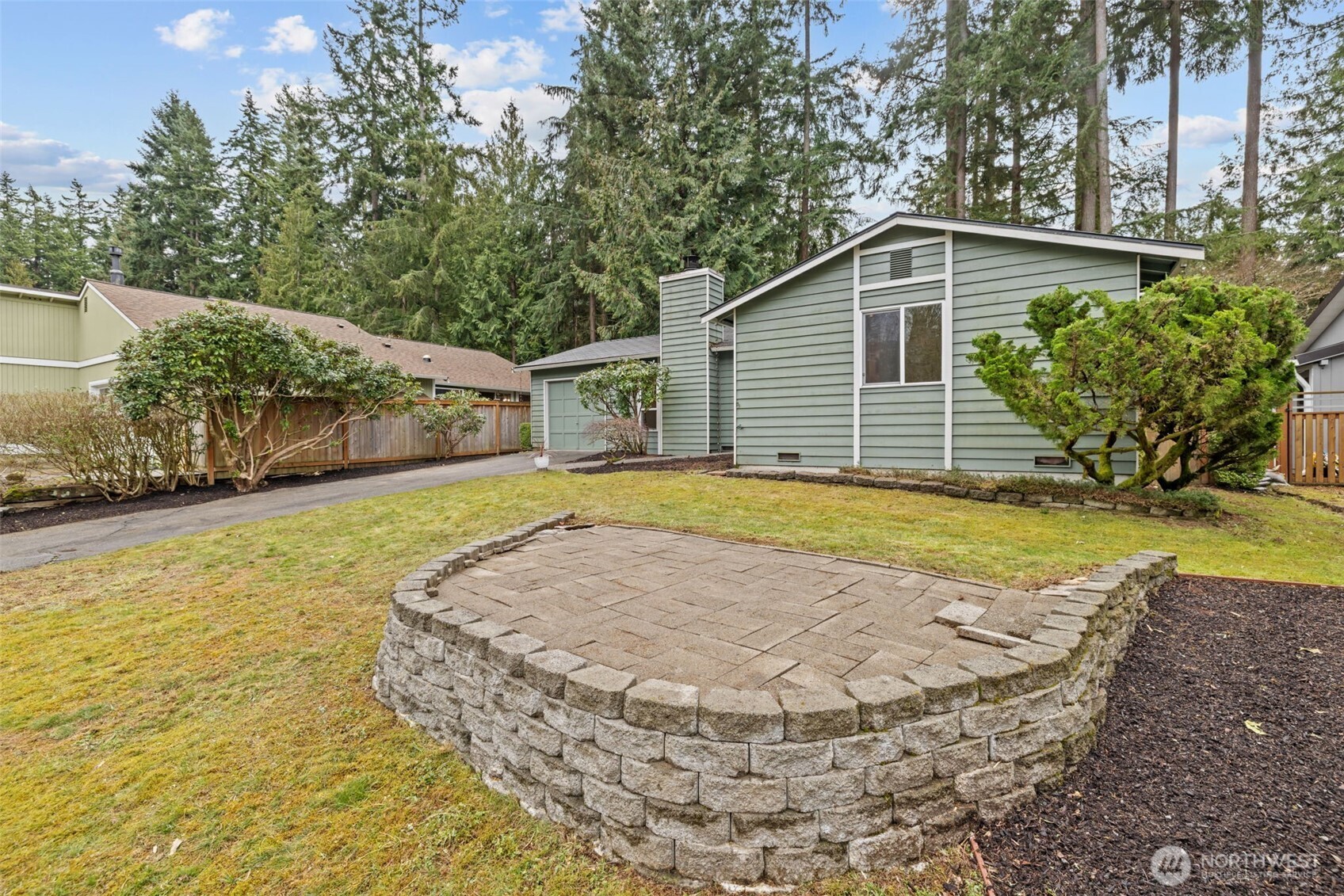 5716 145th Street Southwest Edmonds, WA 98026 - Photo 6 of 29 Gallery Image 6