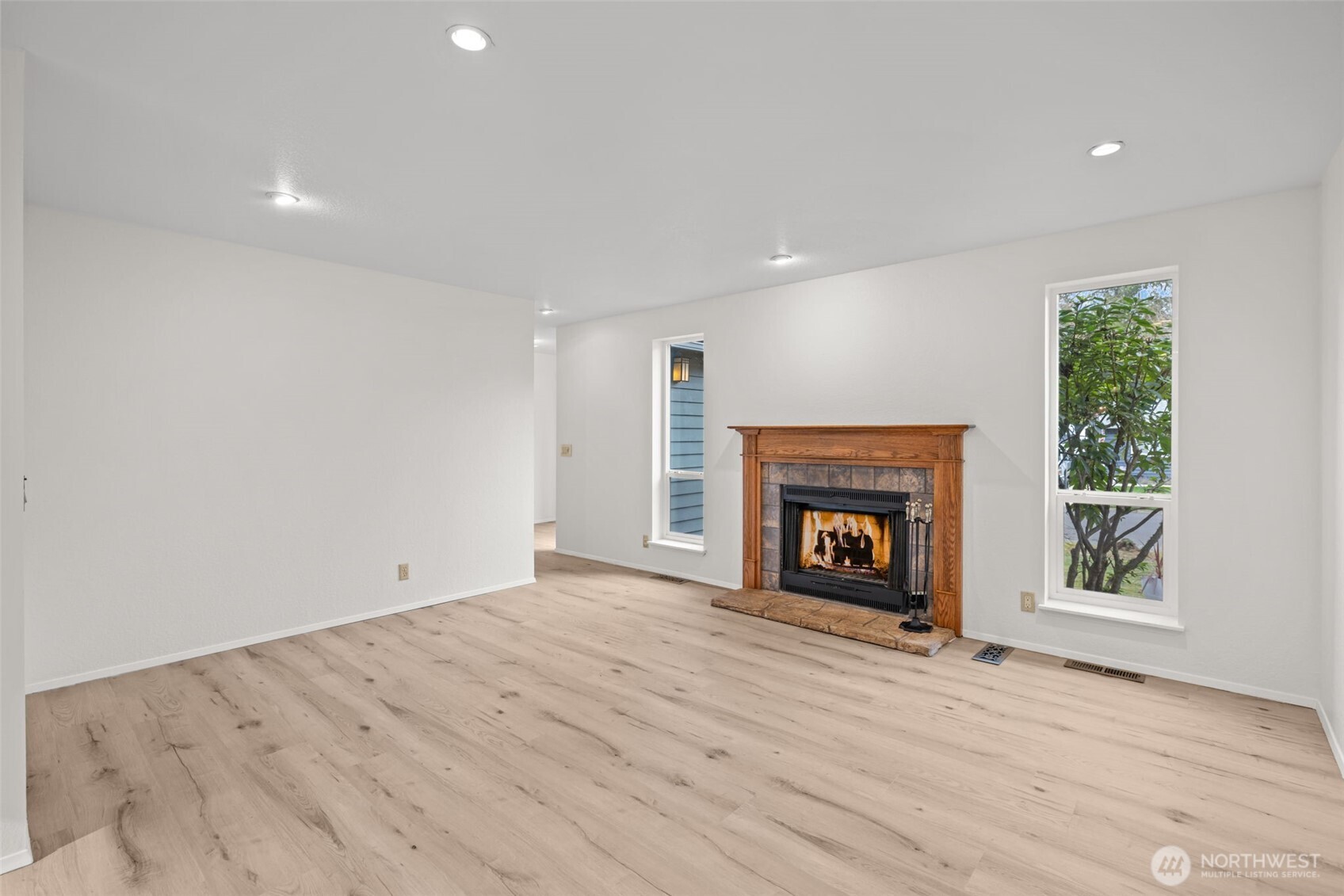 5716 145th Street Southwest Edmonds, WA 98026 - Photo 8 of 29 Gallery Image 8