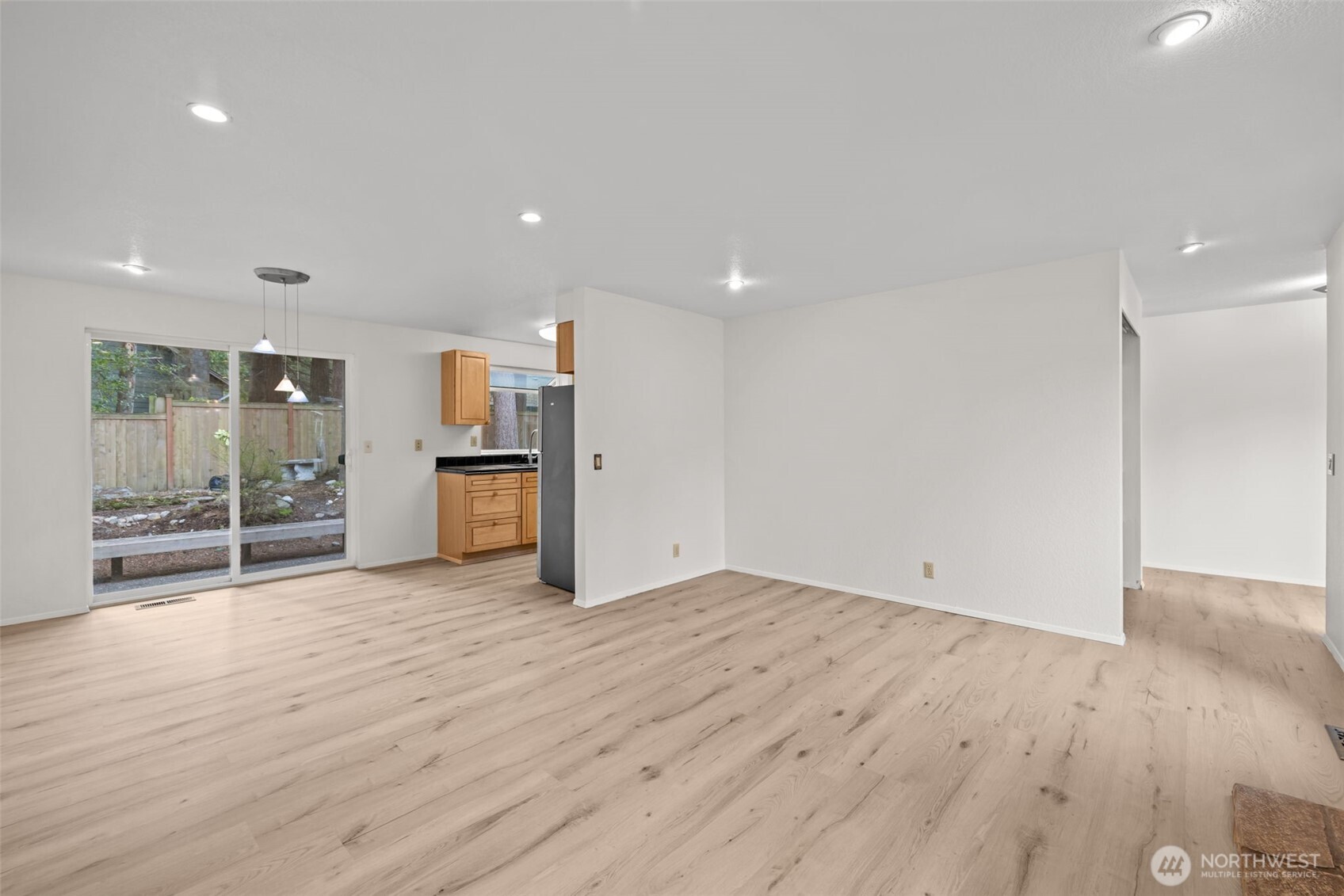 5716 145th Street Southwest Edmonds, WA 98026 - Photo 10 of 29 Gallery Image 10