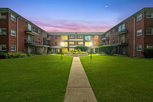 $89,900 | 129 North Mason Avenue, Unit 105, Chicago, IL 60644