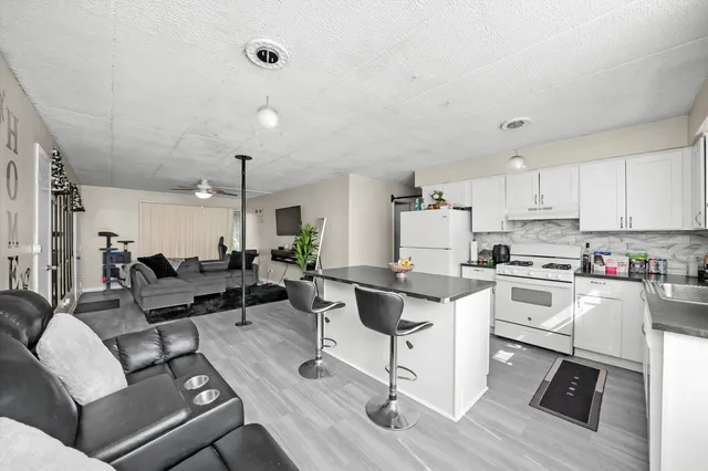 $89,900 | 129 North Mason Avenue, Unit 105, Chicago, IL 60644