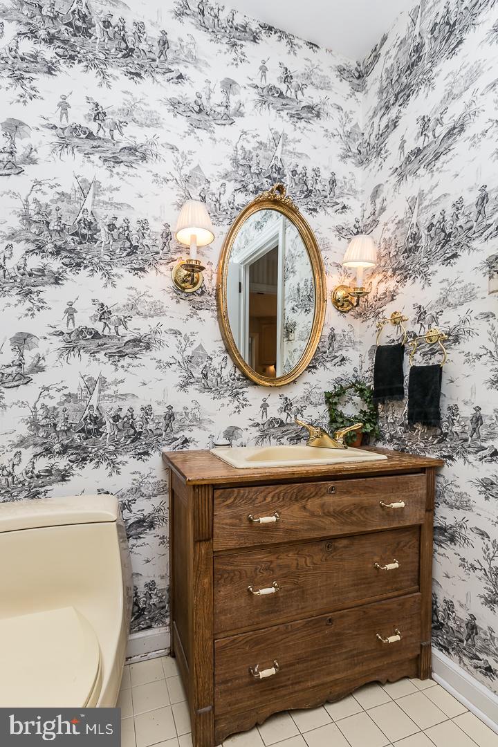 1279 Argyle Road Berwyn, PA 19312 - Photo 34 of 73 Powder room
