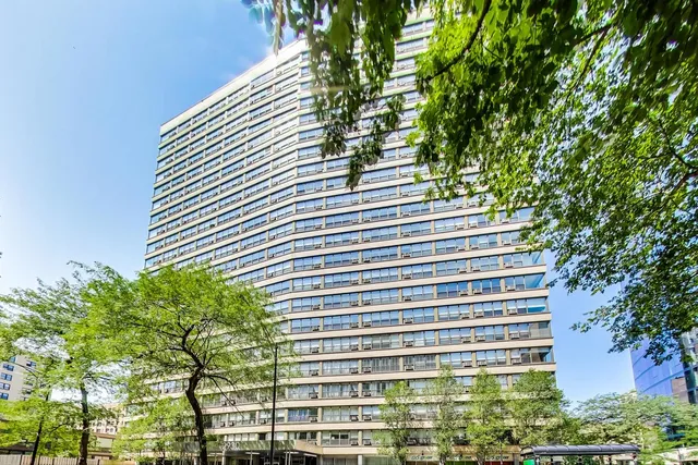 $2,500 | 2930 North Sheridan Road, Unit 1608, Chicago, IL 60657