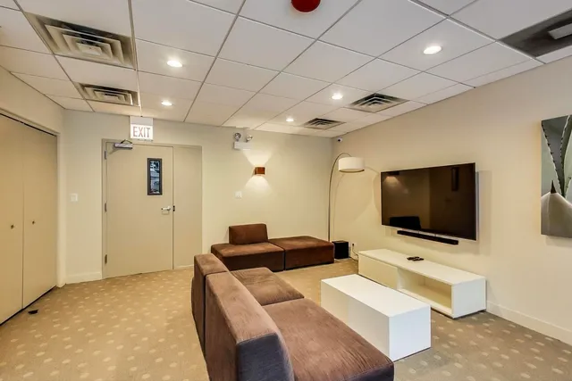 $2,500 | 2930 North Sheridan Road, Unit 1608, Chicago, IL 60657